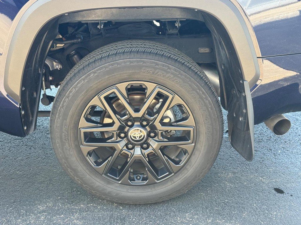 Used 2025 Toyota Tundra Limited AWD/4WD image 11