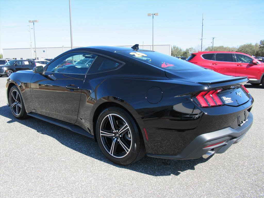 Used 2024 Ford Mustang Premium image 4
