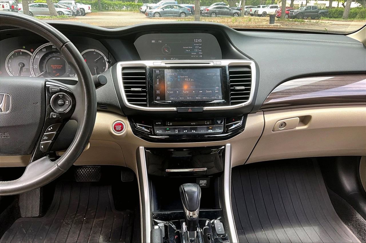 Used 2016 Honda Accord Touring image 8