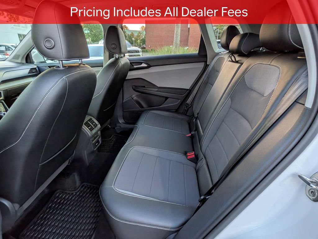 Used 2022 Volkswagen Taos SE w/ Panoramic Sunroof Package FWD image 14