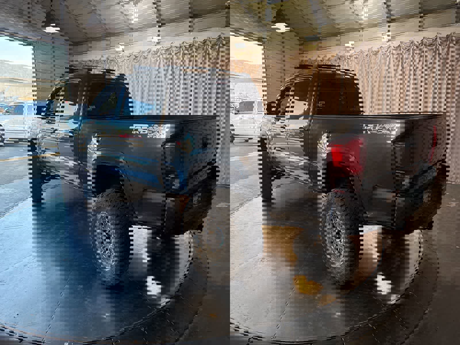 Used 2018 Toyota Tacoma TRD Off-Road w/ Technology Package image 6