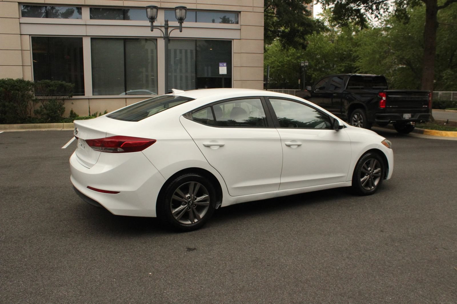 Used 2017 Hyundai Elantra SE FWD image 7