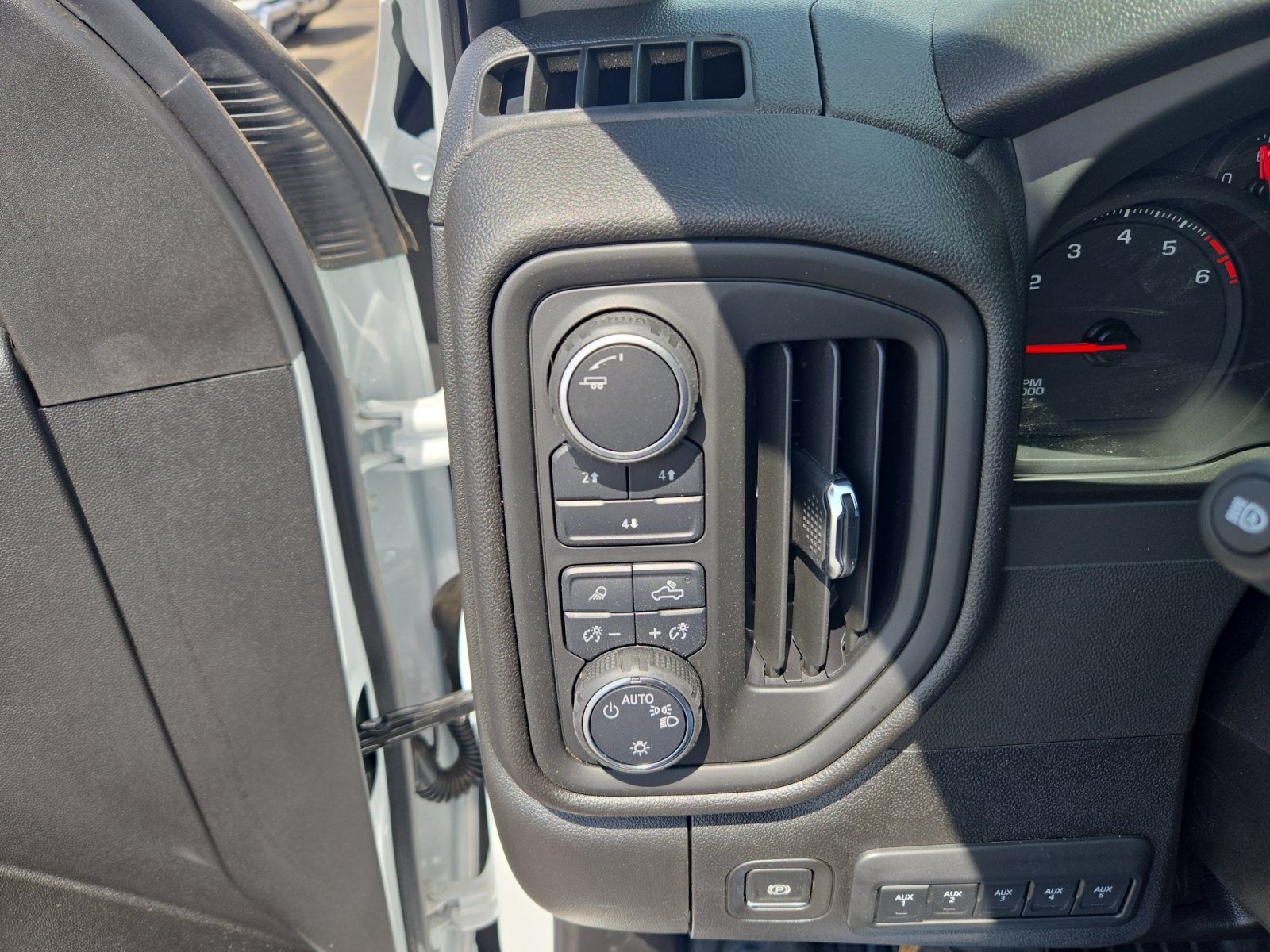 Used 2025 Chevrolet Silverado 2500 W/T w/ WT Convenience Package AWD/4WD image 15