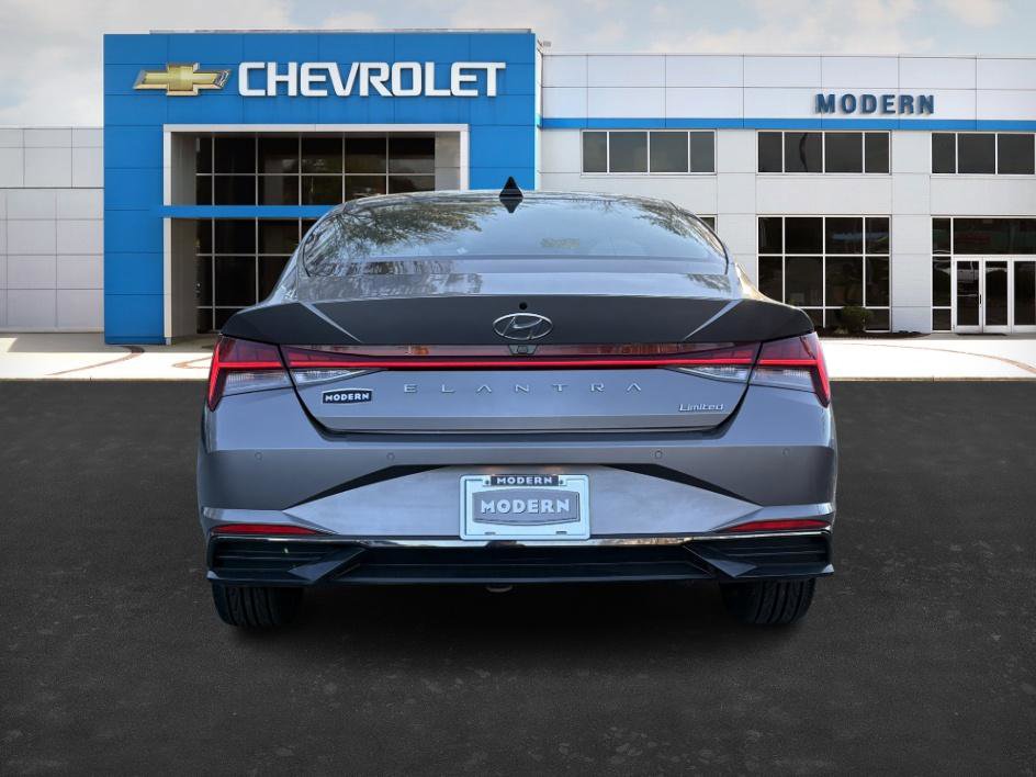 Used 2023 Hyundai Elantra Limited image 4