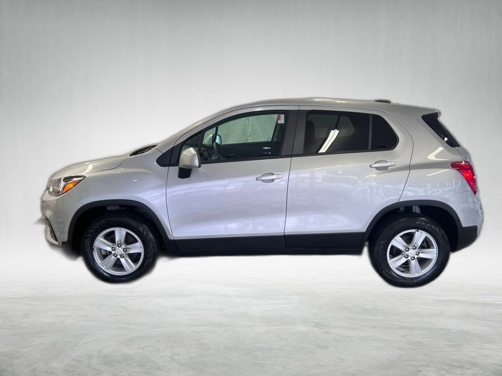 Used 2022 Chevrolet Trax LS w/ Tint and Cruise Package image 4