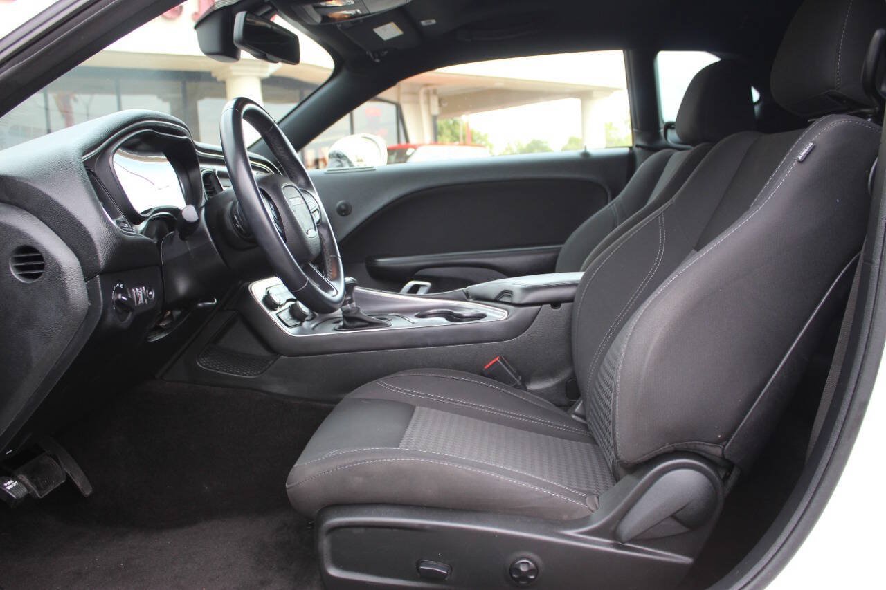 Used 2018 Dodge Challenger SXT RWD image 12