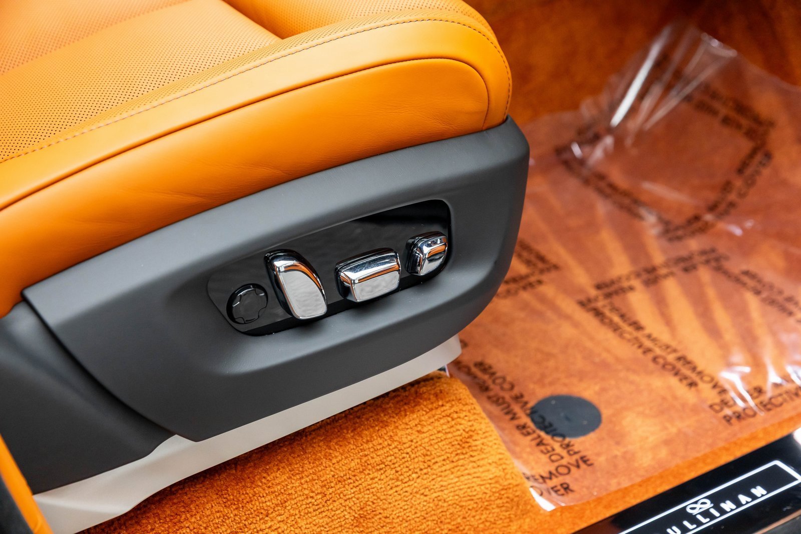 New 2026 Rolls-Royce Cullinan Black Badge image 40