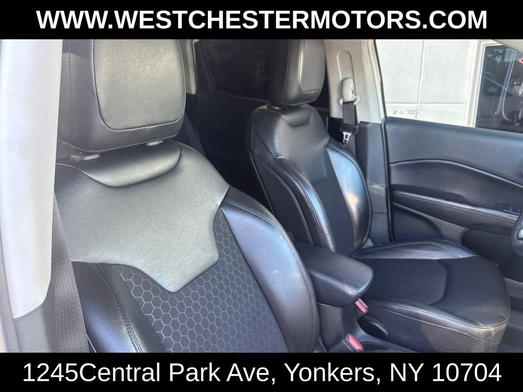 Used 2021 Jeep Compass Latitude w/ Sun and Sound Group AWD/4WD image 16