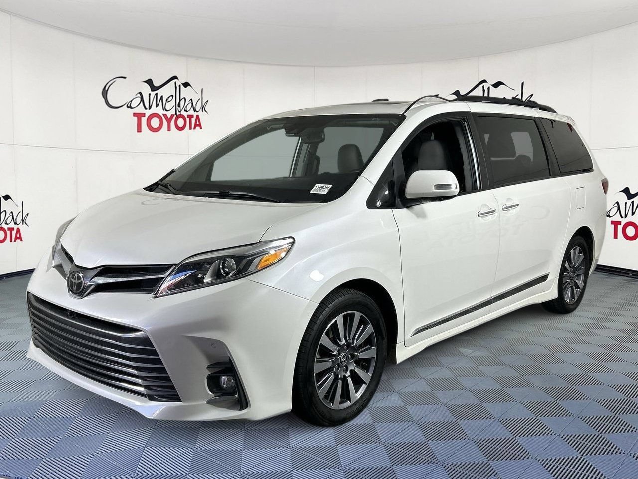 Used 2020 Toyota Sienna Limited Premium w/ Carpet Mat Package FWD image 4