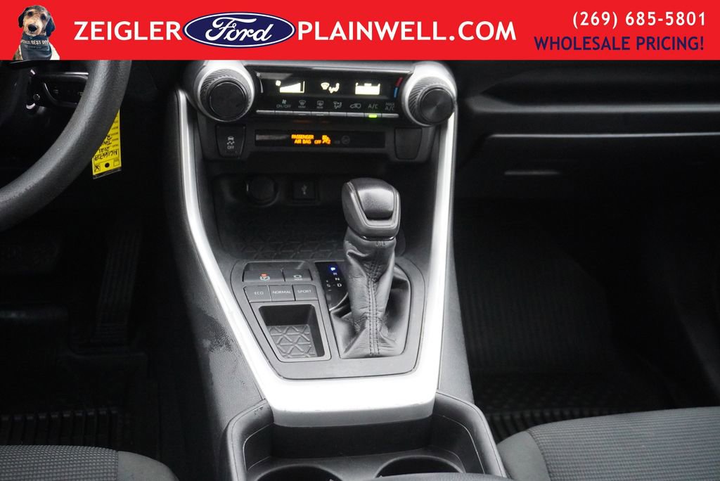 Used 2021 Toyota RAV4 LE image 15