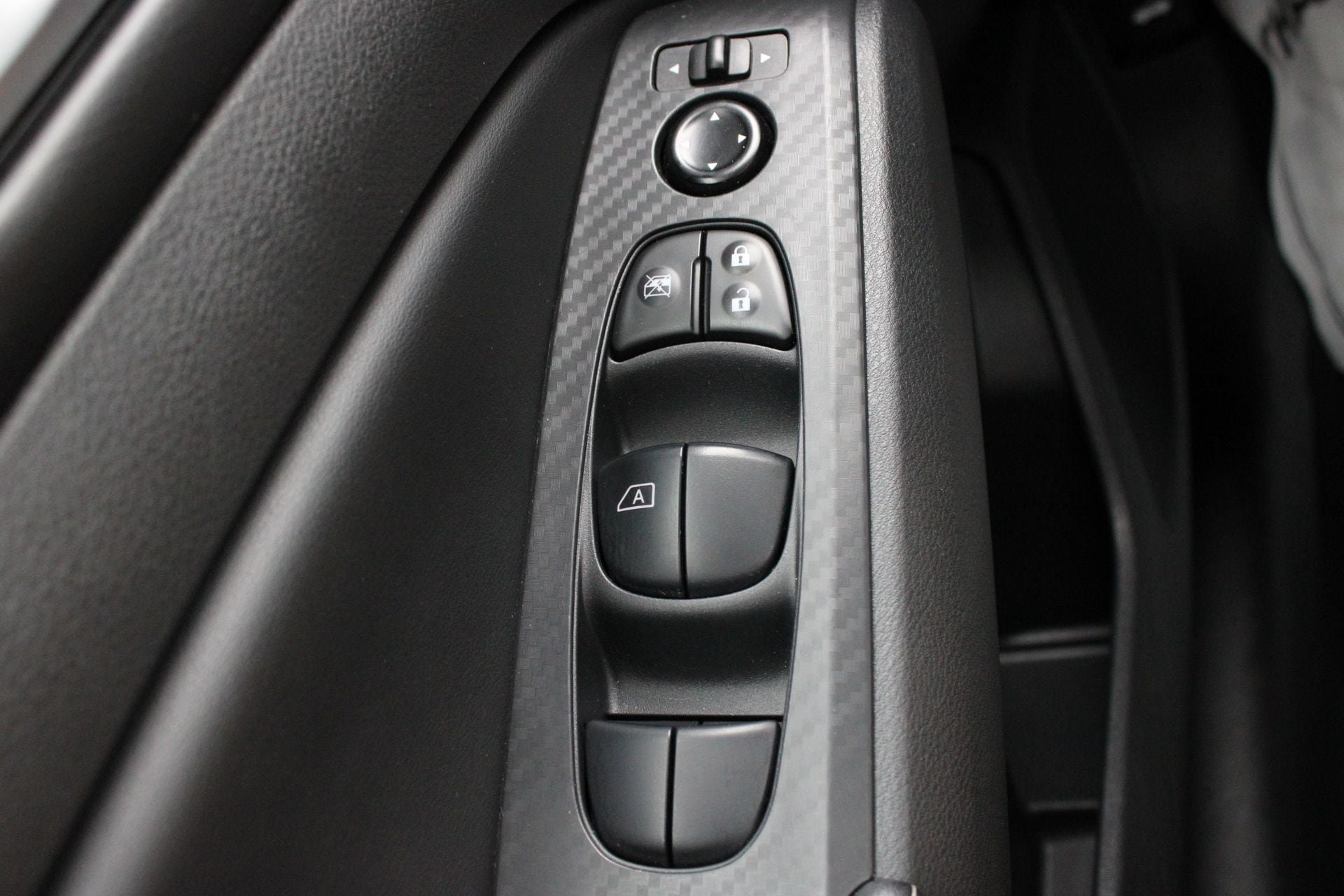 Used 2025 Nissan Altima 2.5 SV FWD image 21