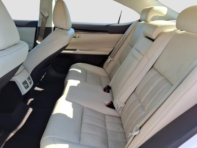 Used 2016 Lexus ES 350 w/ Luxury Package w/Wood Trim FWD image 30