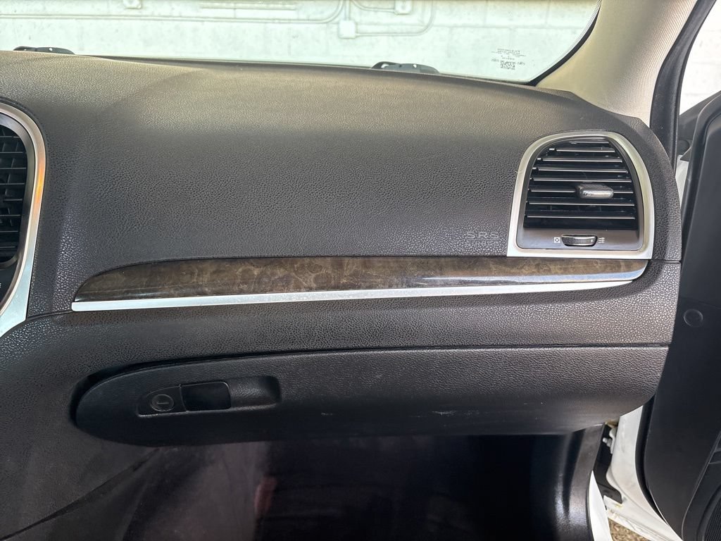 Used 2017 Chrysler 300 C RWD image 15
