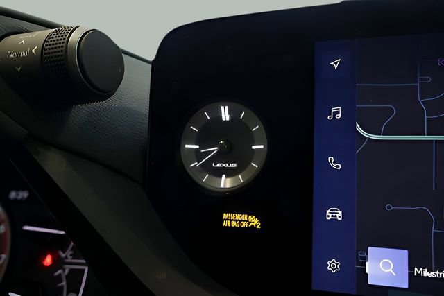 Used 2025 Lexus ES 300h w/ Premium Package image 10