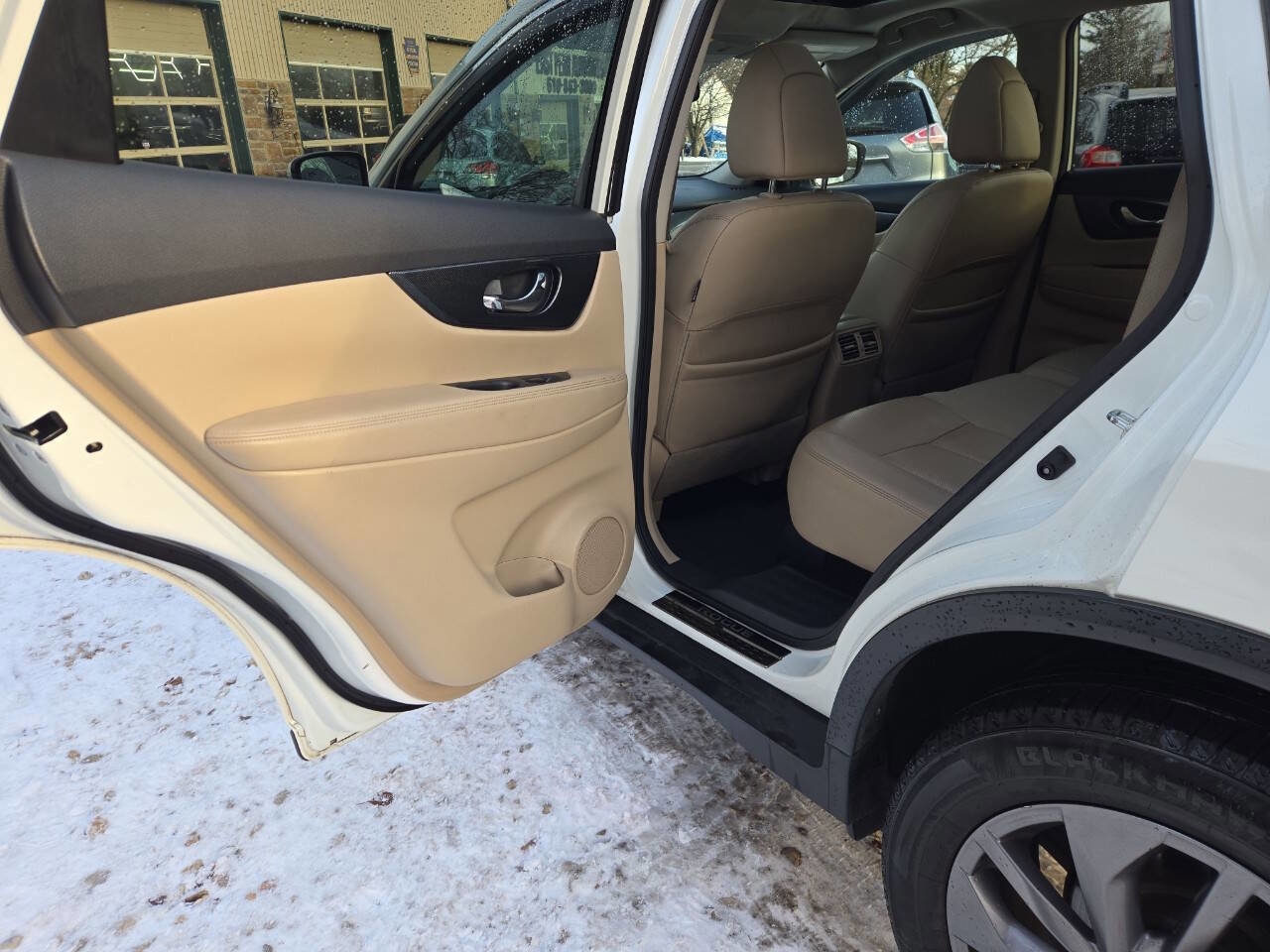 Used 2016 Nissan Rogue SL w/ SL Premium Package image 16