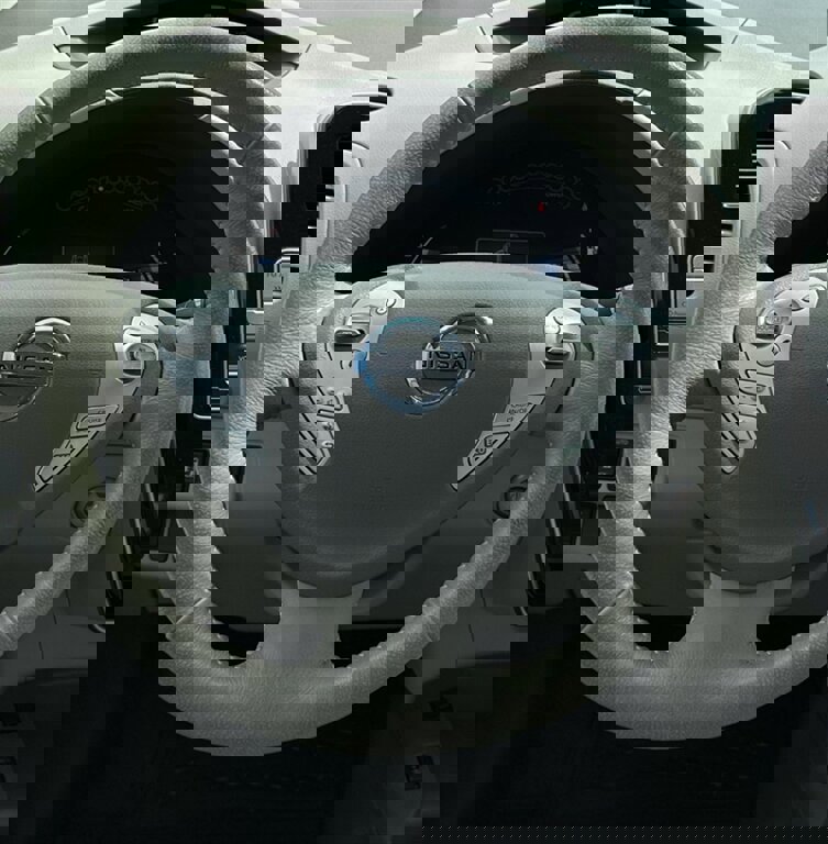 Used 2013 Nissan Leaf SV w/ LED & Quick Charge Pkg image 9