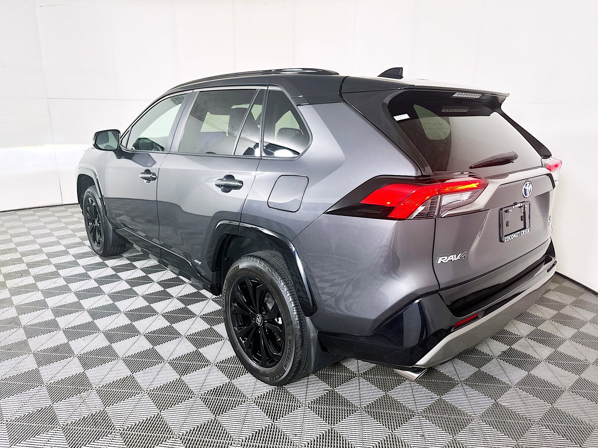 Used 2024 Toyota RAV4 XSE w/ Weather Package image 5