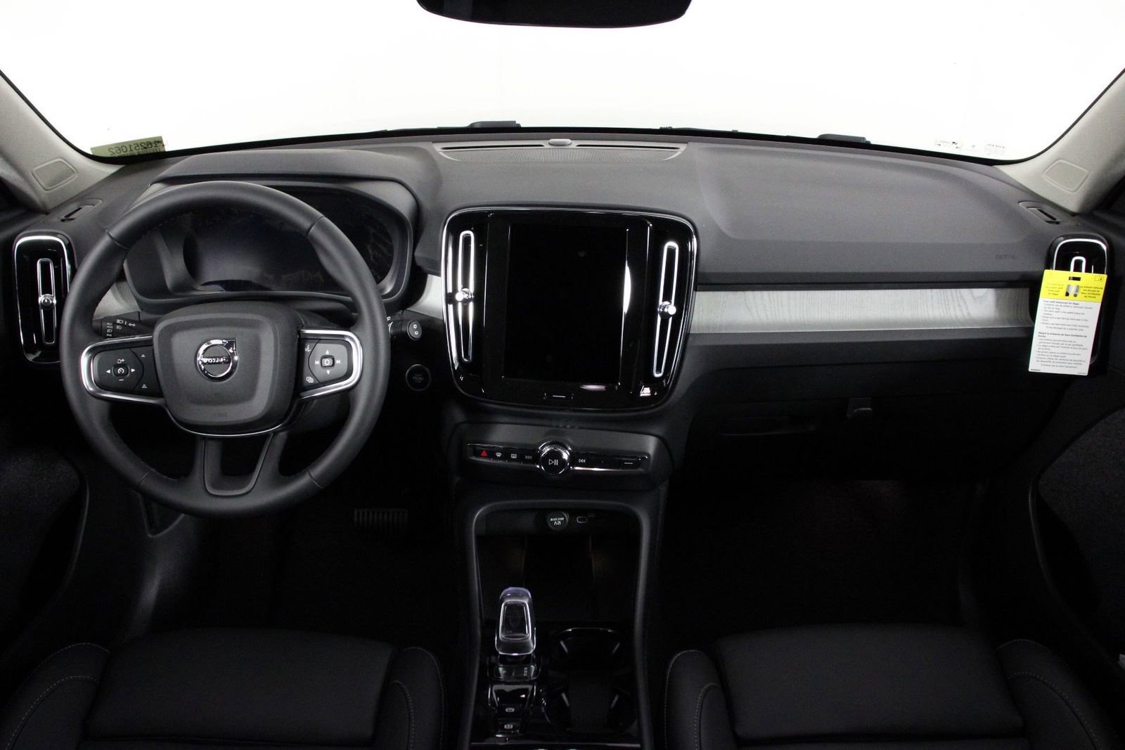 New 2025 Volvo XC40 B5 Plus w/ Protection Package Premier image 5