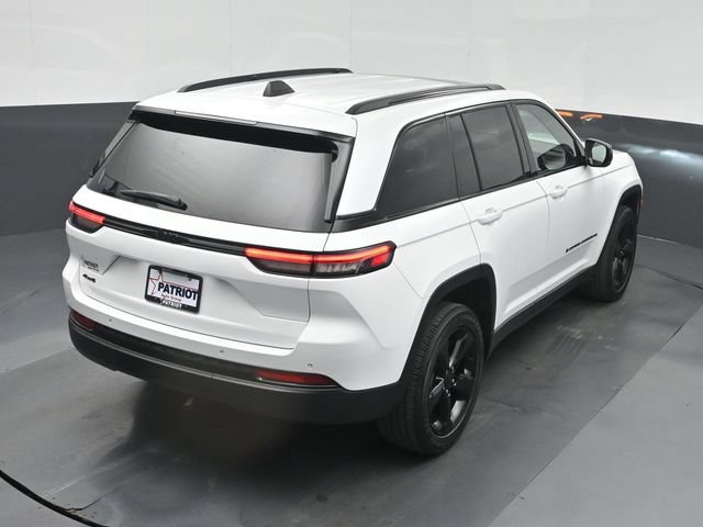 Used 2024 Jeep Grand Cherokee Altitude AWD/4WD image 41