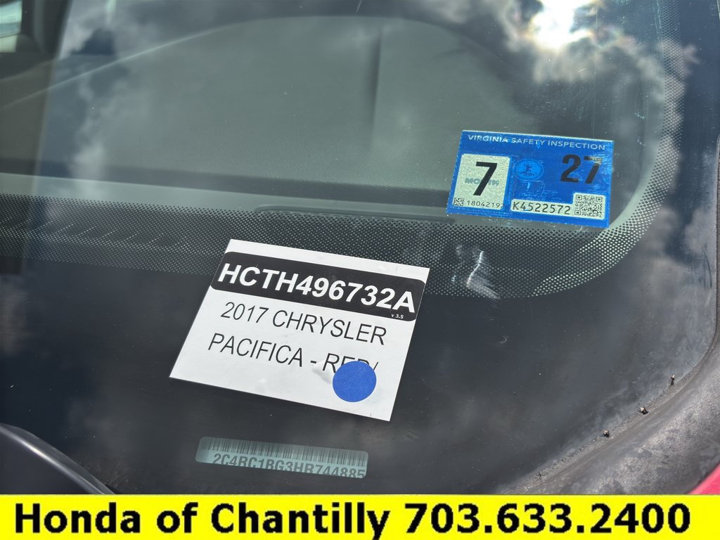 Used 2017 Chrysler Pacifica Touring-L w/ Tire & Wheel Group FWD image 30