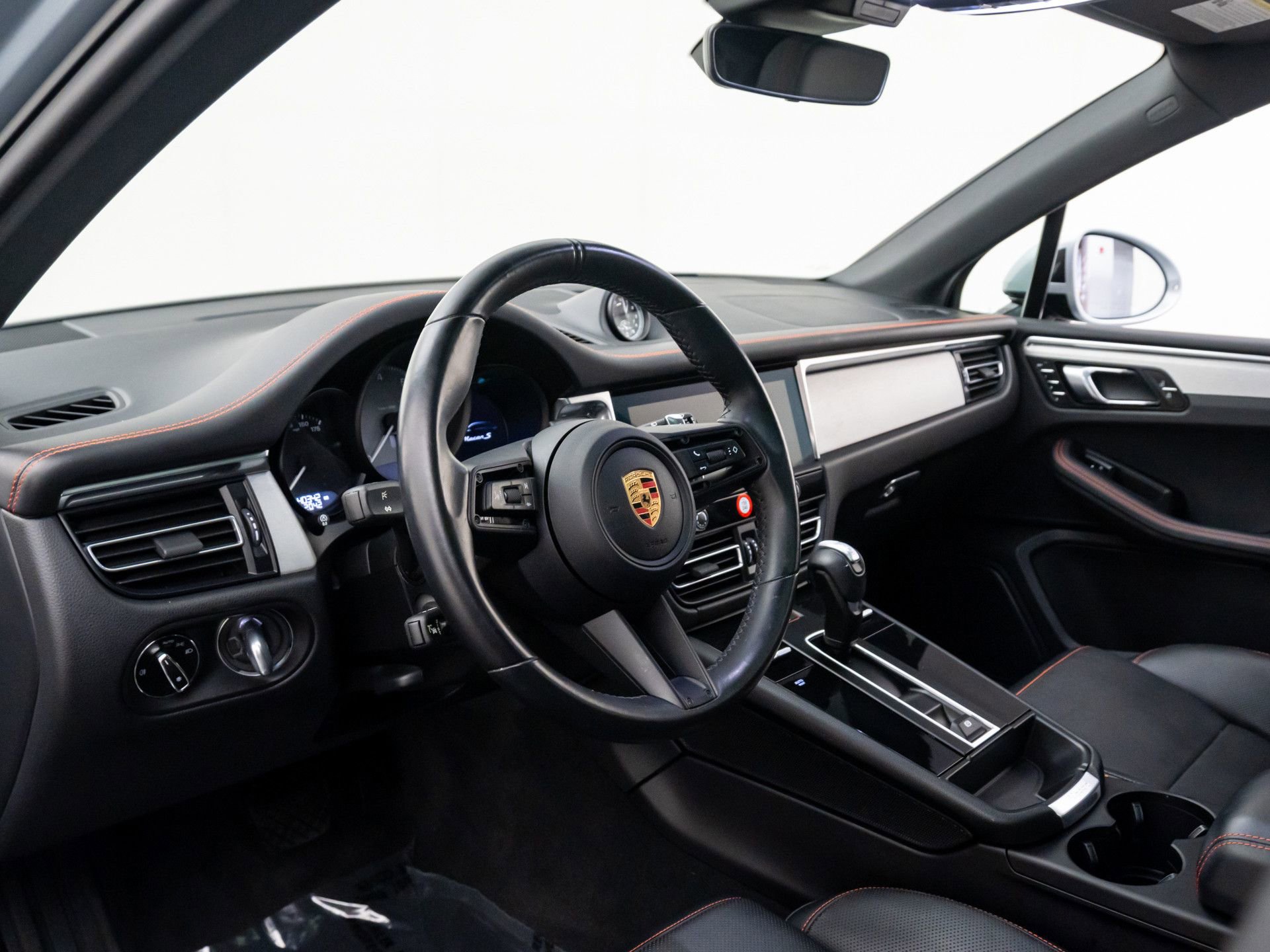 Certified 2023 Porsche Macan S image 4