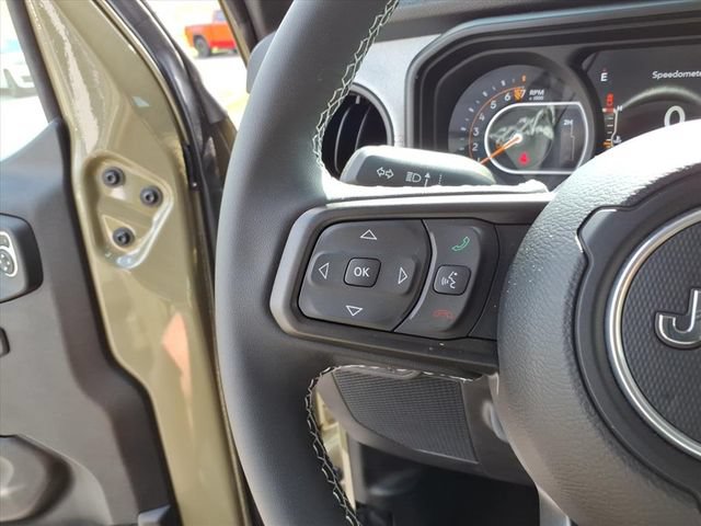 Used 2025 Jeep Gladiator Sport AWD/4WD image 18