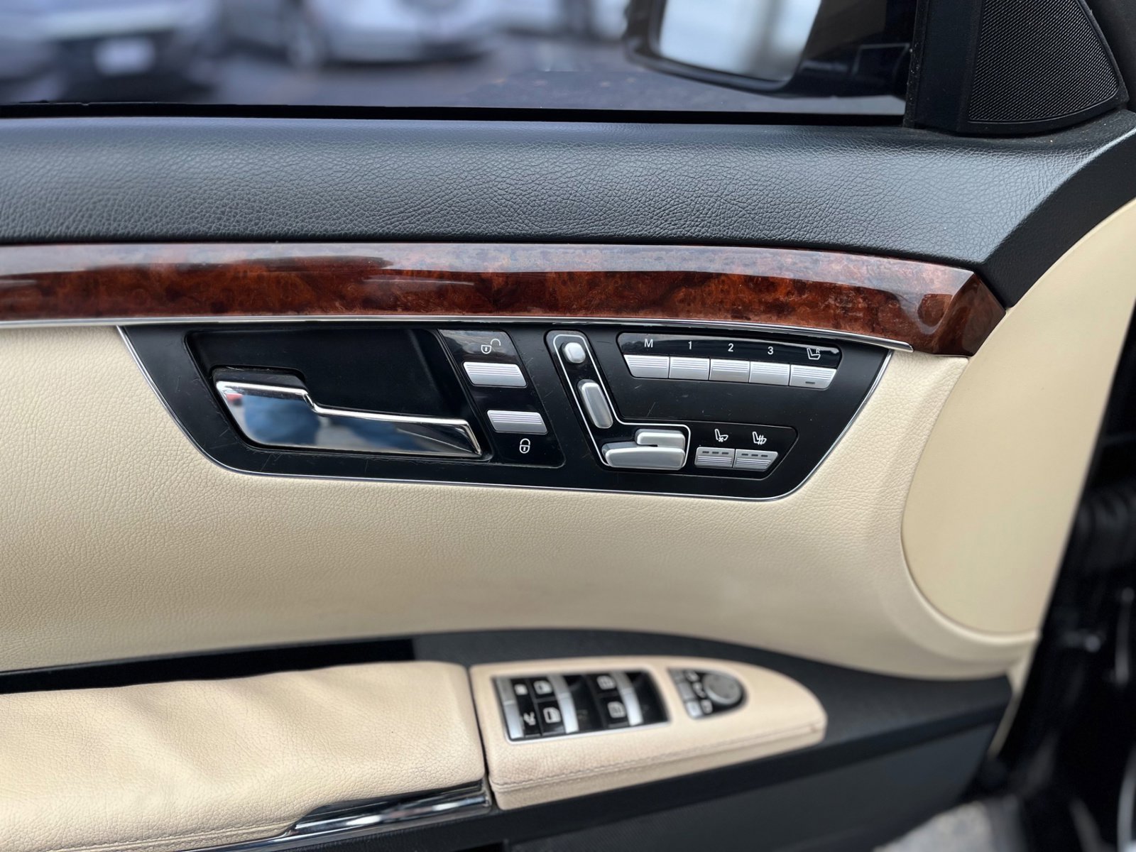 Used 2011 Mercedes-Benz S 550 4MATIC image 19