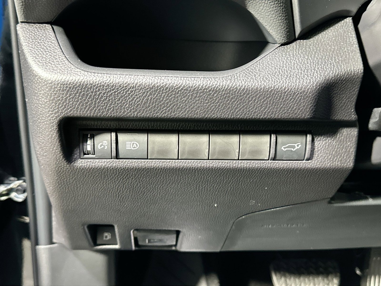 Used 2025 Toyota RAV4 XLE image 16