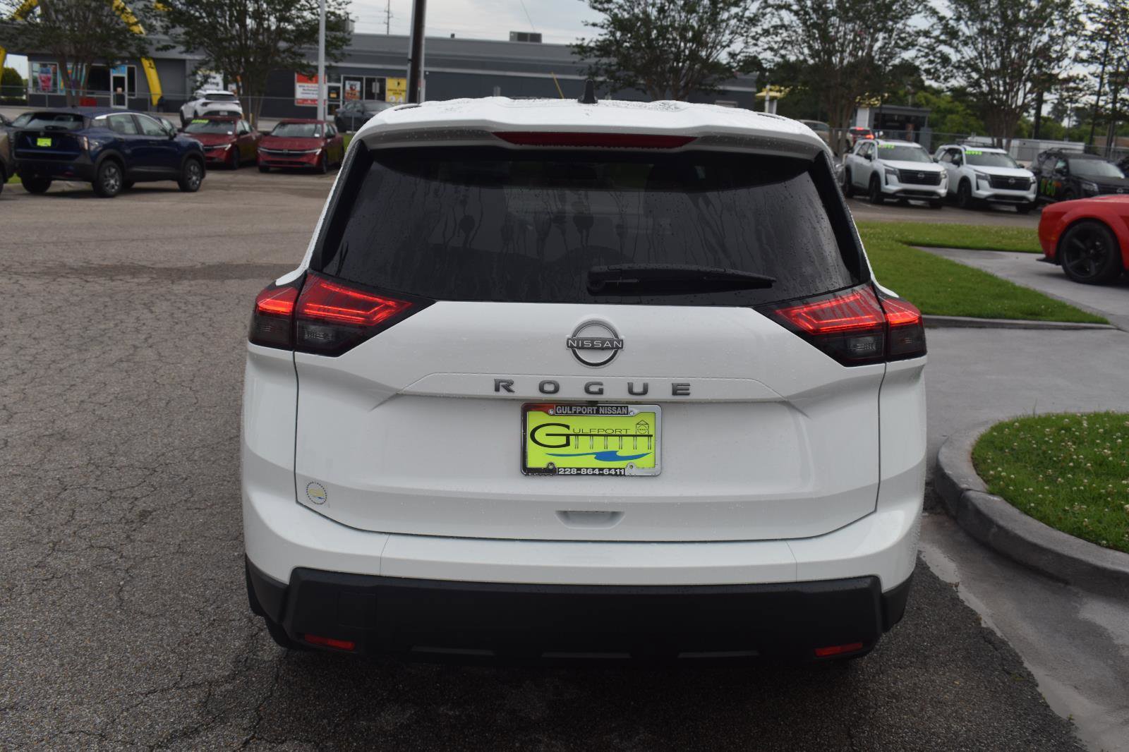 Used 2026 Nissan Rogue S FWD image 8