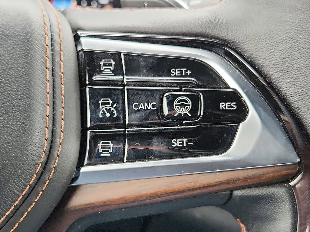 Used 2024 Jeep Grand Cherokee Summit w/ Luxury Tech Group V image 16