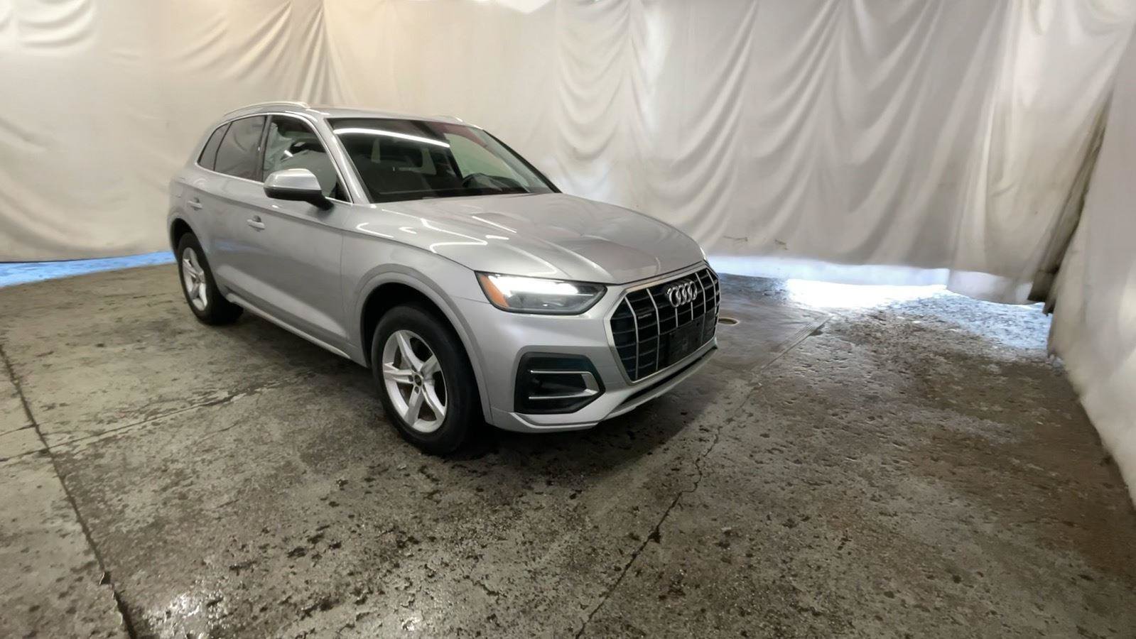 Used 2021 Audi Q5 2.0T Premium w/ Convenience Package AWD/4WD image 2