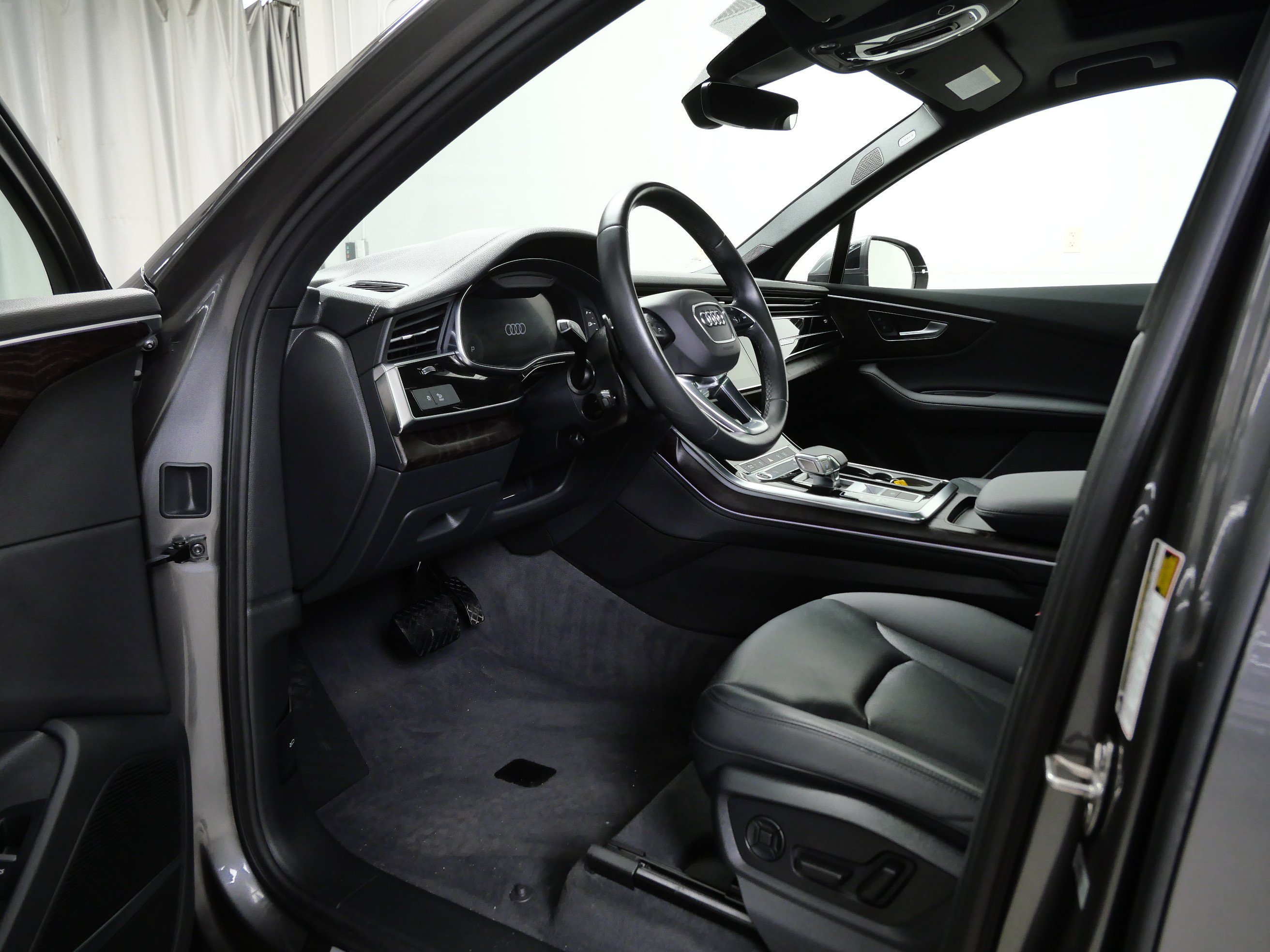 Used 2023 Audi Q7 2.0T Premium Plus w/ Premium Plus Package AWD/4WD image 14