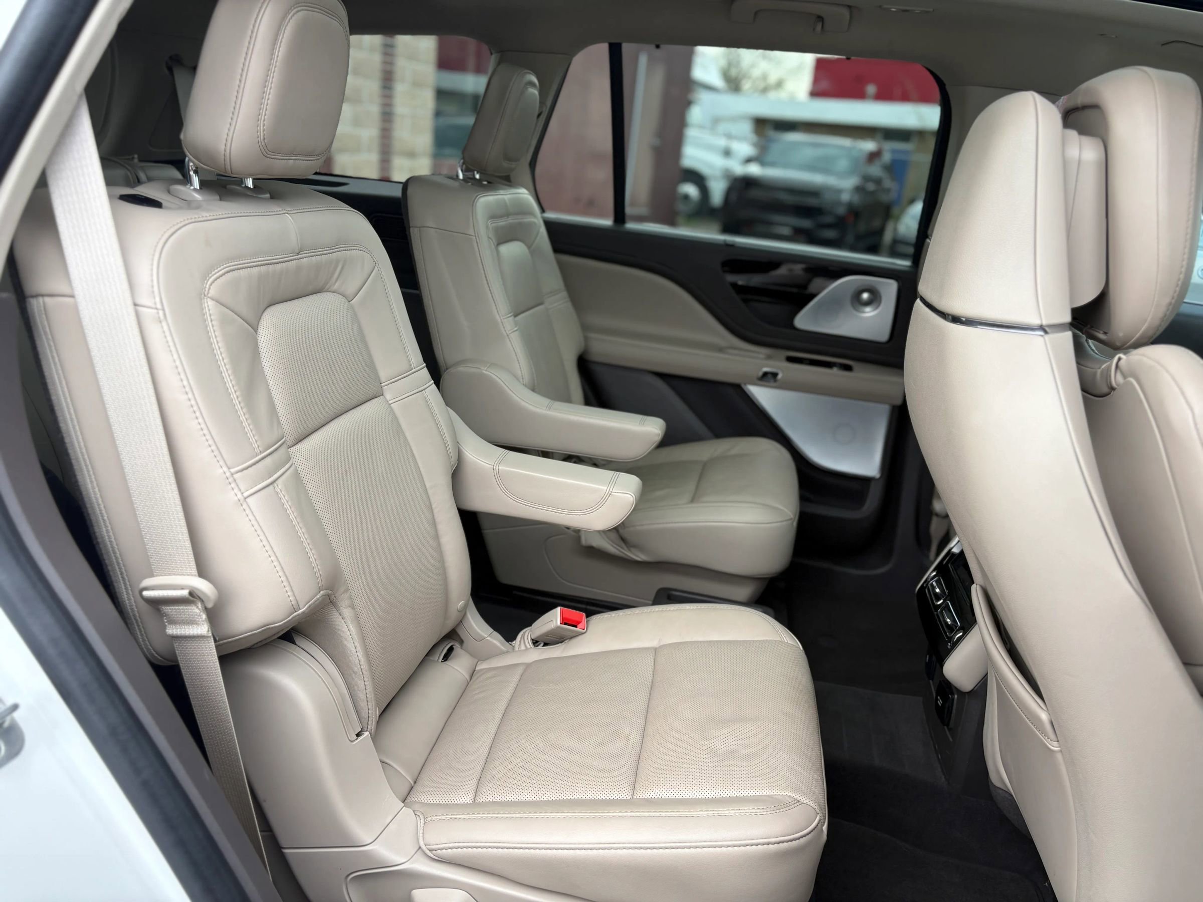 Used 2023 Lincoln Aviator Reserve w/ Equipment Group 201A AWD/4WD image 12