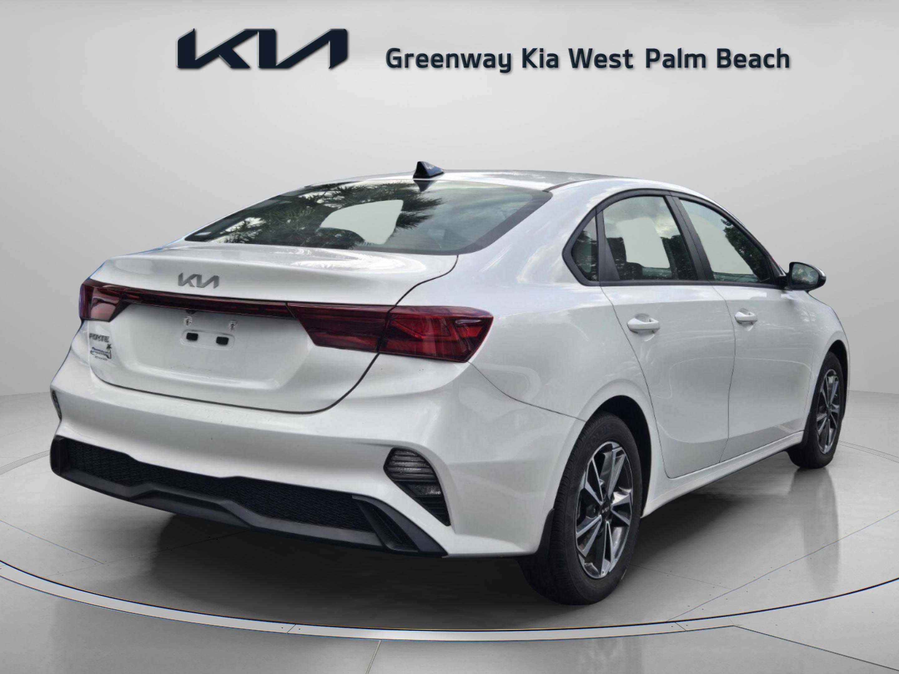 Used 2023 Kia Forte LXS w/ LXS Technology Package image 7