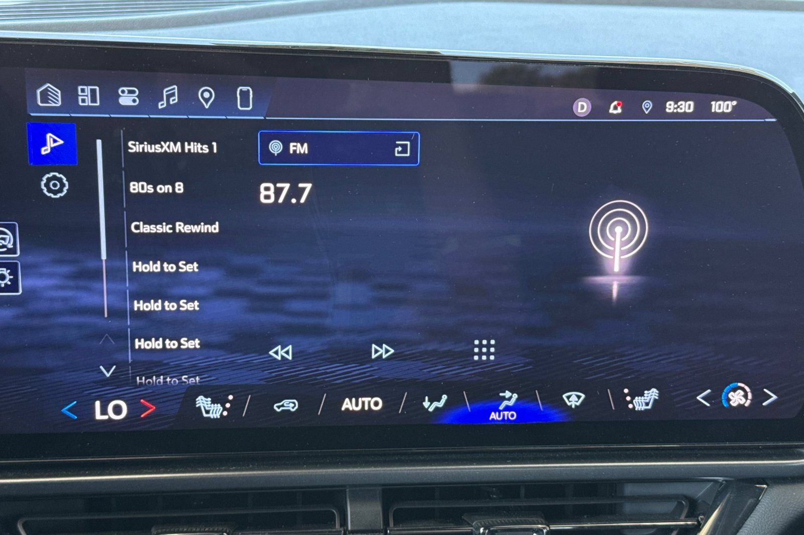 Used 2024 Chevrolet Equinox EV RS FWD image 28