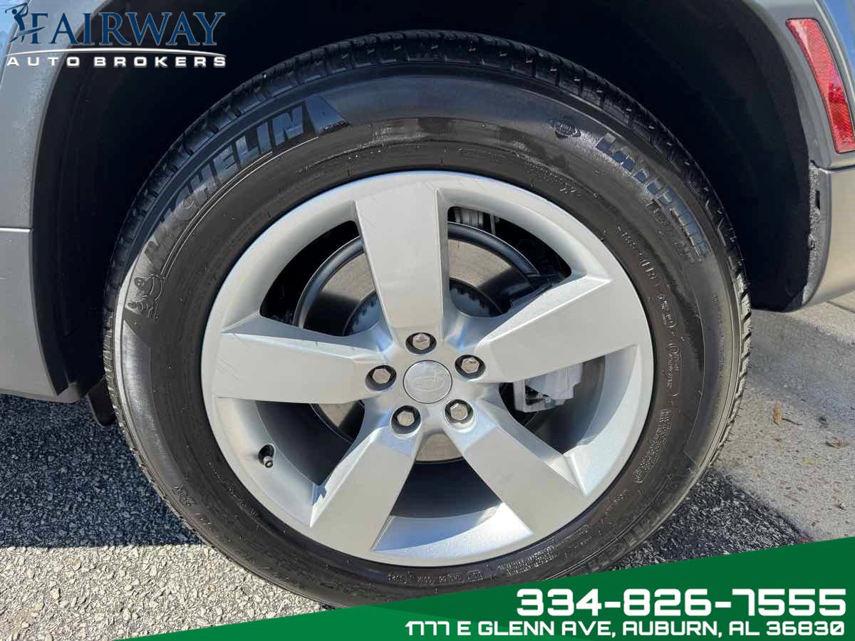 Used 2023 Land Rover Defender 110 SE image 35