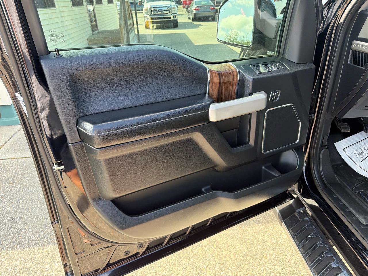 Used 2017 Ford F150 Lariat image 17