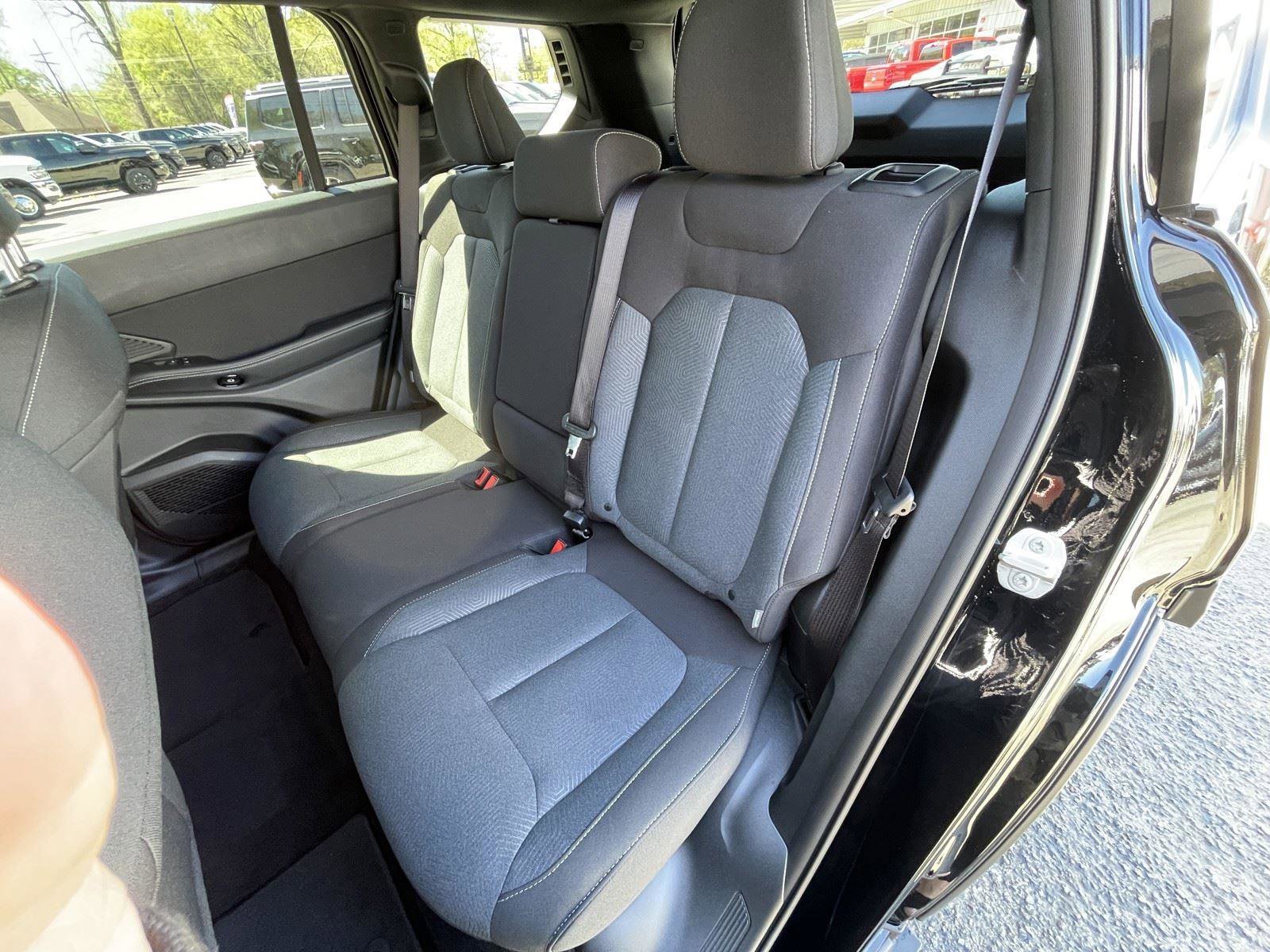 New 2026 Jeep Cherokee Laredo AWD/4WD image 36