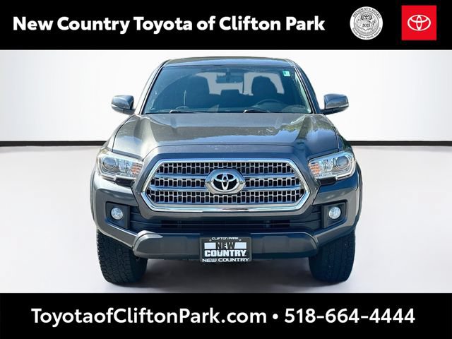 Used 2017 Toyota Tacoma TRD Off-Road w/ Premium & Technology Package AWD/4WD image 2