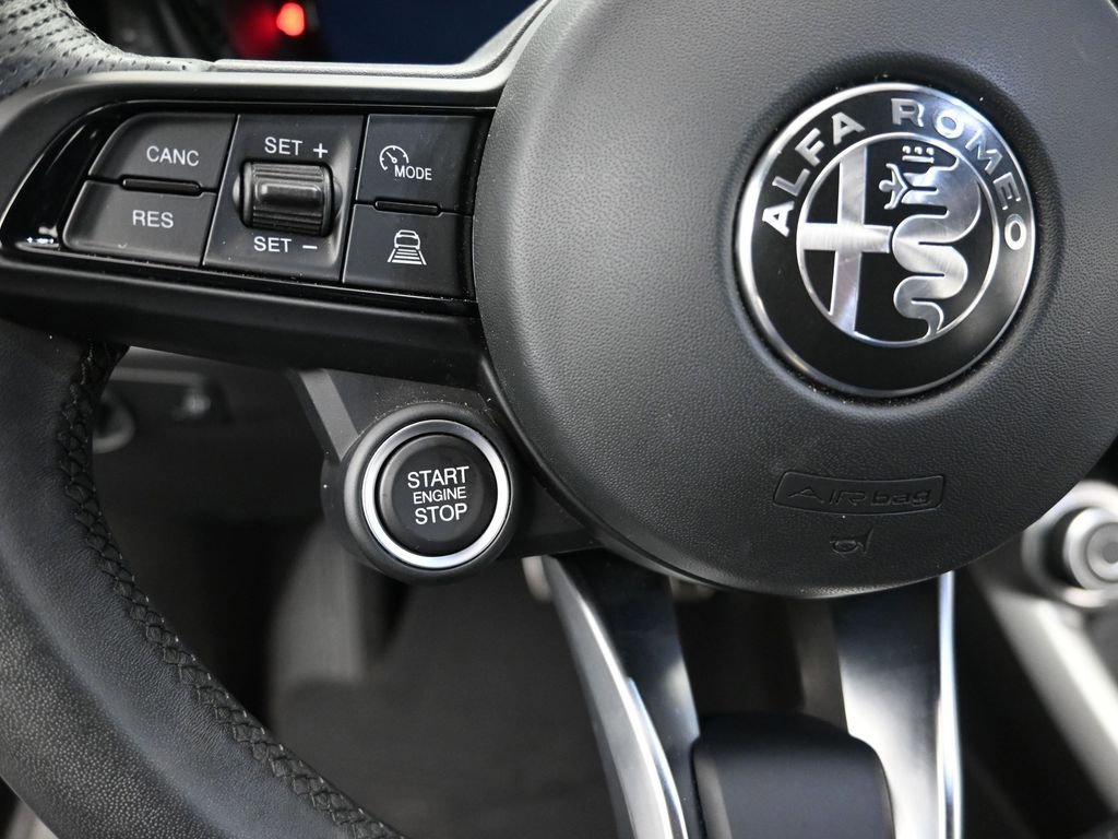 Used 2025 Alfa Romeo Tonale AWD/4WD image 11