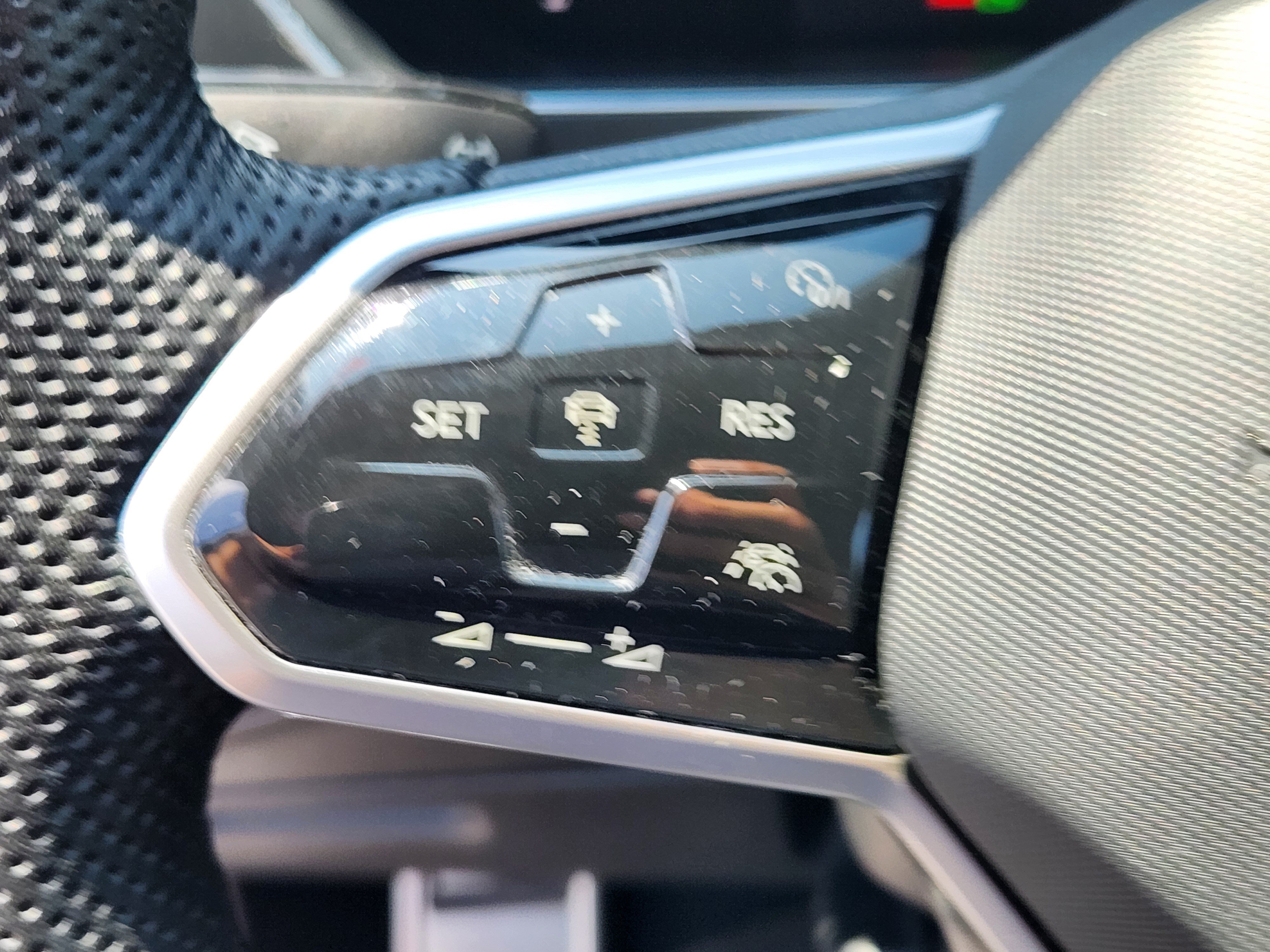 Certified 2022 Volkswagen Tiguan SE R-Line FWD image 24