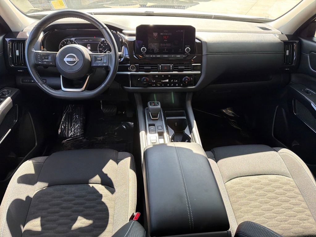 Used 2024 Nissan Pathfinder SV image 13