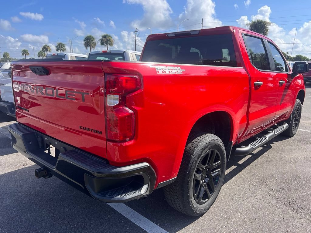 Used 2024 Chevrolet Silverado 1500 Custom Trail Boss w/ Turbomax Blackout Package AWD/4WD image 4