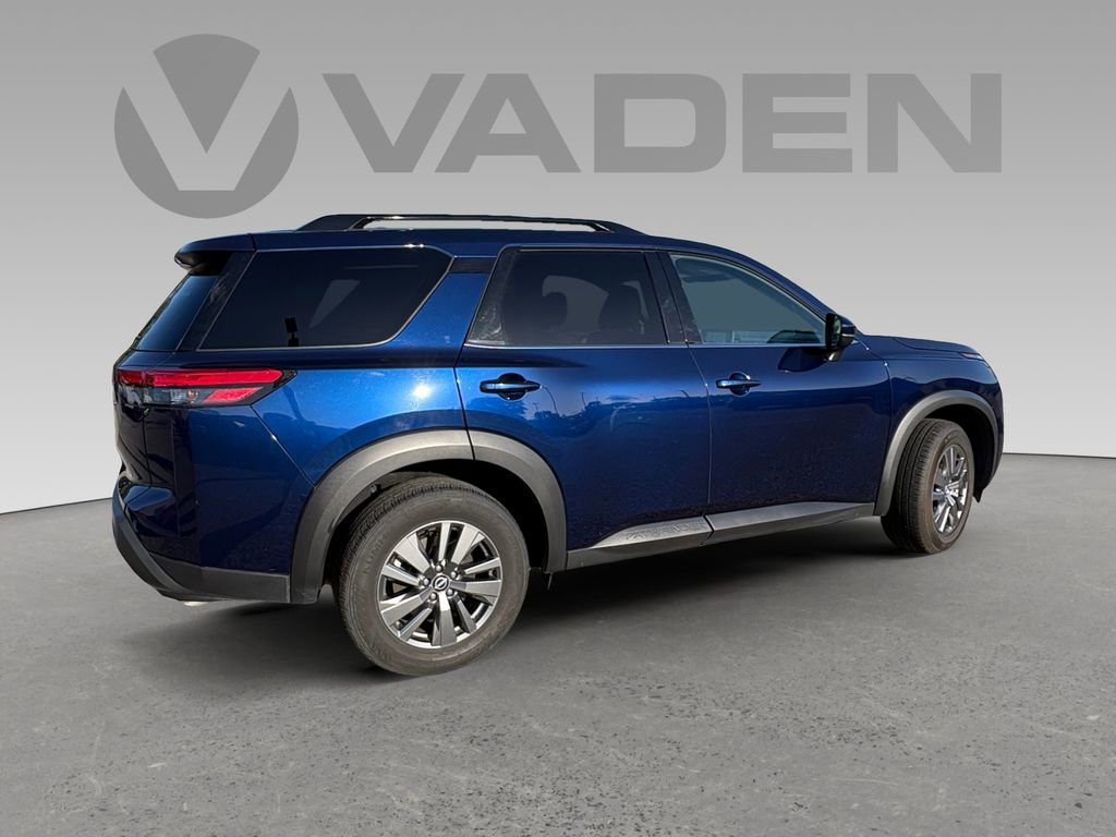 Used 2025 Nissan Pathfinder SV FWD image 18