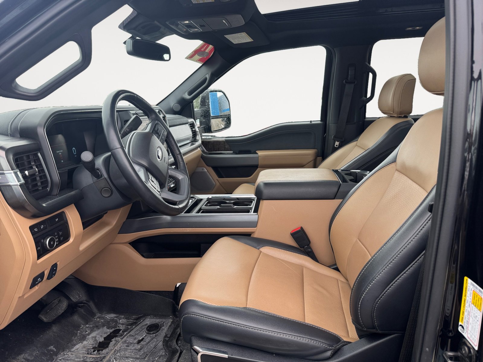 Used 2024 Ford F350 Lariat w/ Black Appearance Package image 9