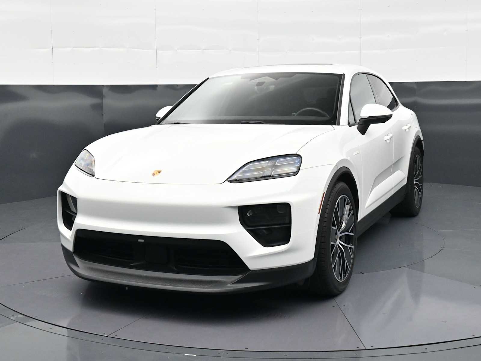 Certified 2025 Porsche Macan Electric RWD image 28