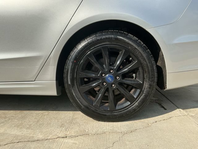 Used 2017 Ford Fusion SE w/ Fusion SE Technology Package FWD image 27