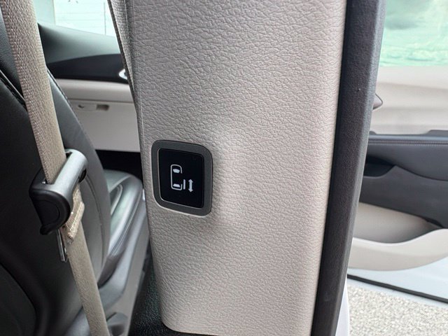Used 2023 Chrysler Pacifica Touring-L FWD image 30