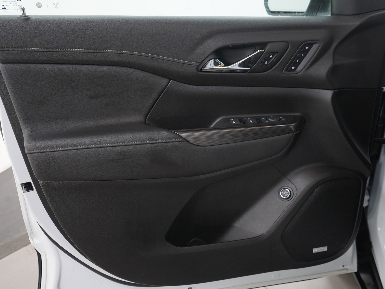 Used 2023 GMC Acadia SLT w/ Elevation Edition image 24