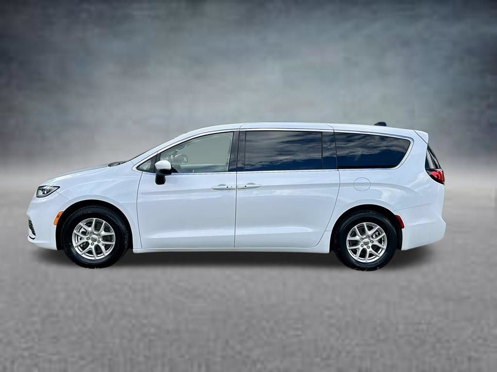 Used 2023 Chrysler Pacifica Touring-L FWD image 8